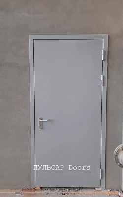 готовая противопожарная дверь серого цвета с установкой в Санкт-Петербурге