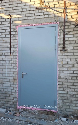 готовая противопожарная дверь серая с установкой в Санкт-Петербурге