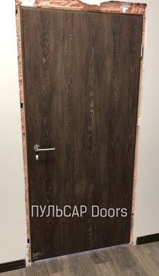 Деревянная входная дверь из натурального шпона одностворчатая