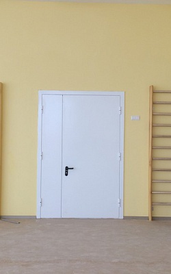 готовая противопожарная дверь 2го типа ei 30 белого цвета с установкой в Санкт-Петербурге