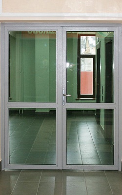 готовая противопожарная дверь профильная со стеклом более 25% с установкой в Санкт-Петербурге