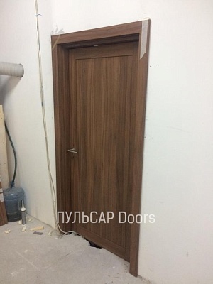 Дверь входная деревянная одностворчатая с отделкой патиной стандартная